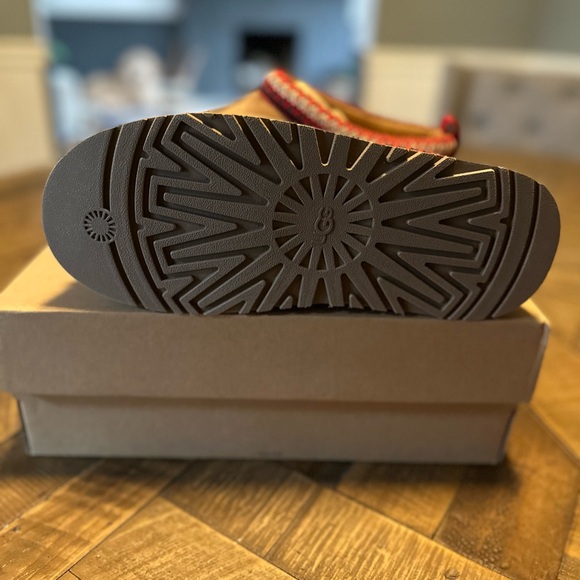 UGG Chestnut Suede Platform slippers - Picture 3 of 5